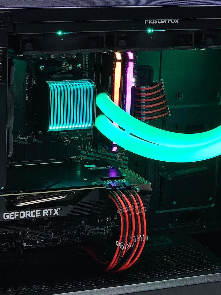 Ryzen 9 3900X - RTX 4060 8GB - 32GB RAM -1TB M.2 SSD - 7