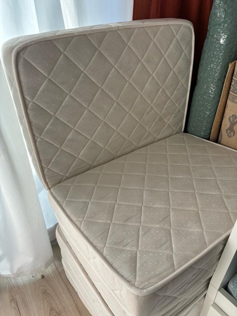 Ev eşyaları ( Çekyat, Masa , Plastik Sandalye, Katlanır yatak) - 2