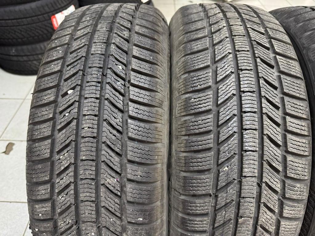 225 60 18 kışlık Continental 1 kış kullanıldı tarıh 2024 - 5