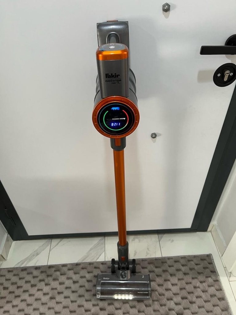 FAKİR İNOVATOR x 7272 ŞARJLI DİKEY SÜPÜRGE-Temiz ve sorunsuz