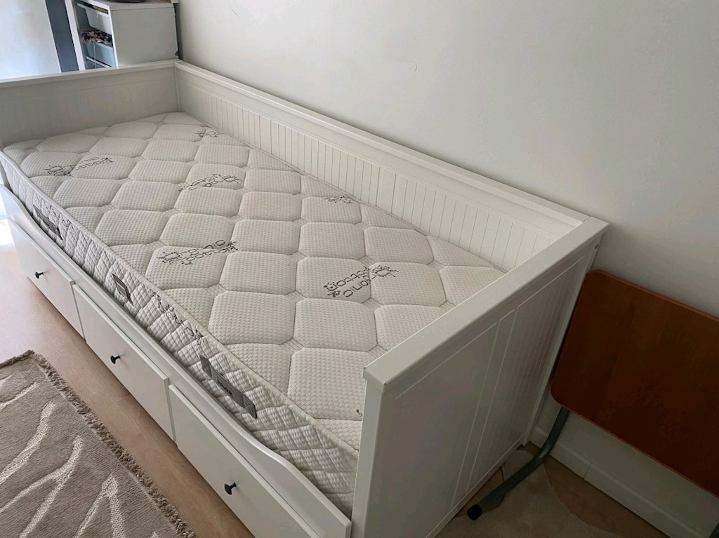 yeni gibi çok iyi fiyatla acil Divan-tek ve çift kişilik yatak satılık - 2