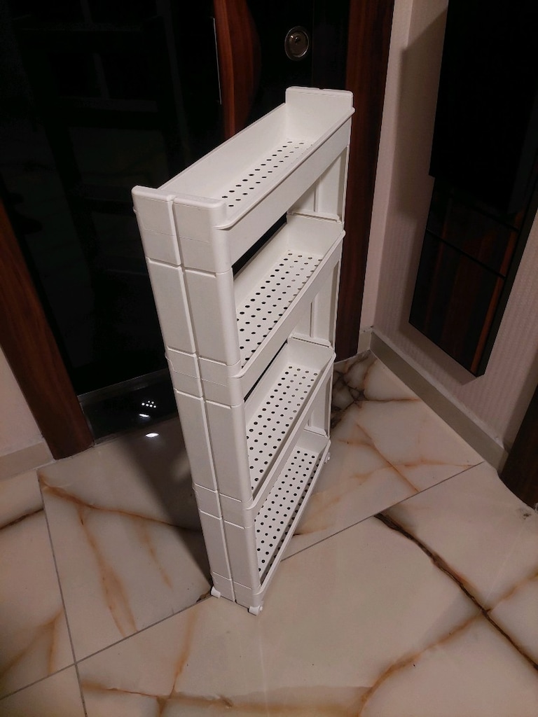 Tekerlekli servis sehpası. 4 raflı. Herhangi bir deforme yok. - 2