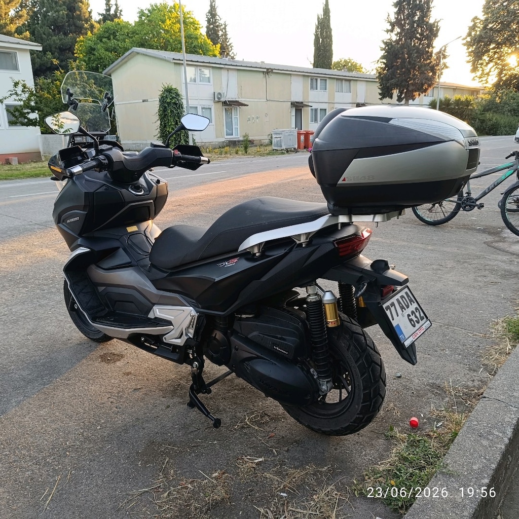 3900 km Maxi Scooter - 5