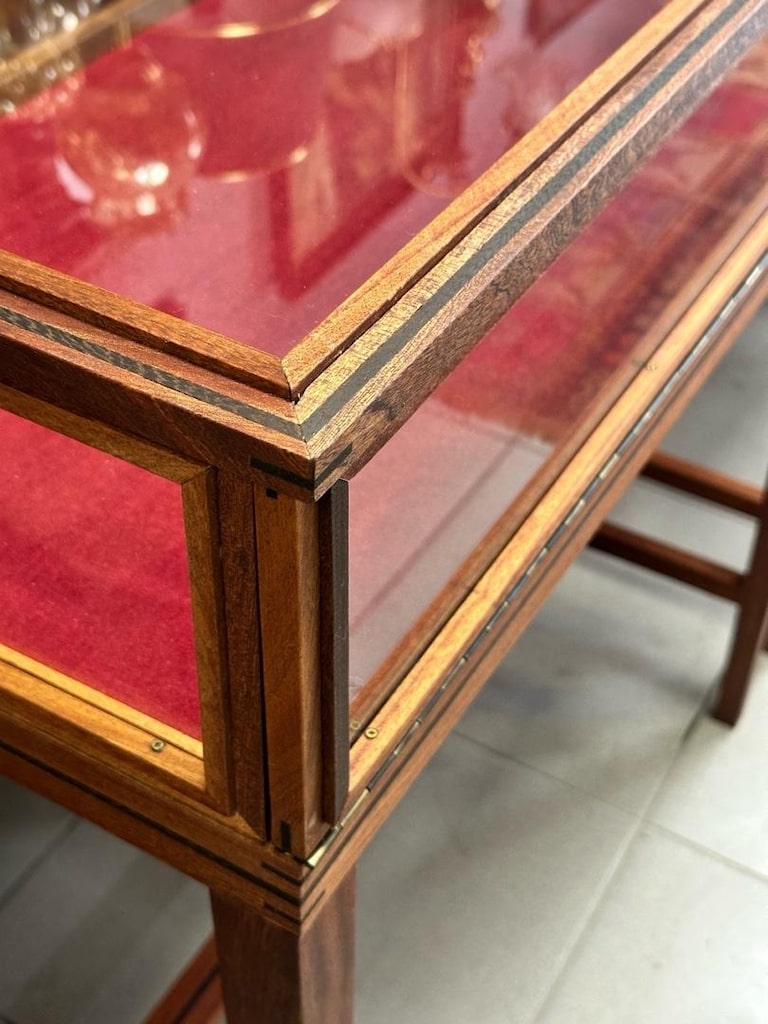 Masif ahşap camlı teşhir masası - 7