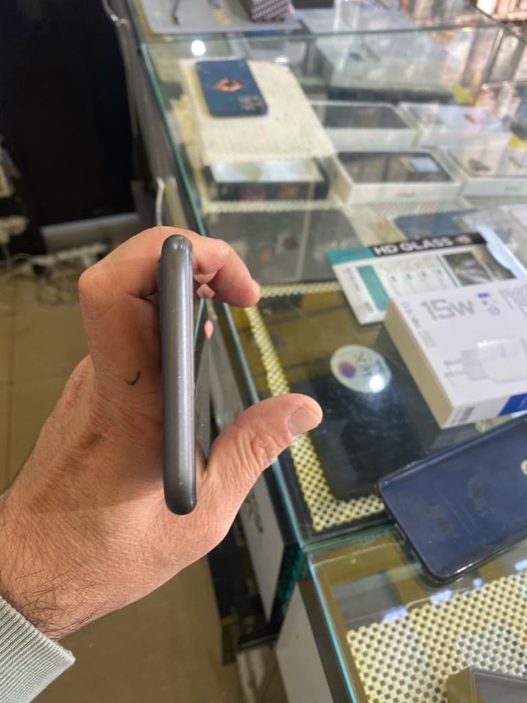iPhone 11 64 gb siyah renk - 6