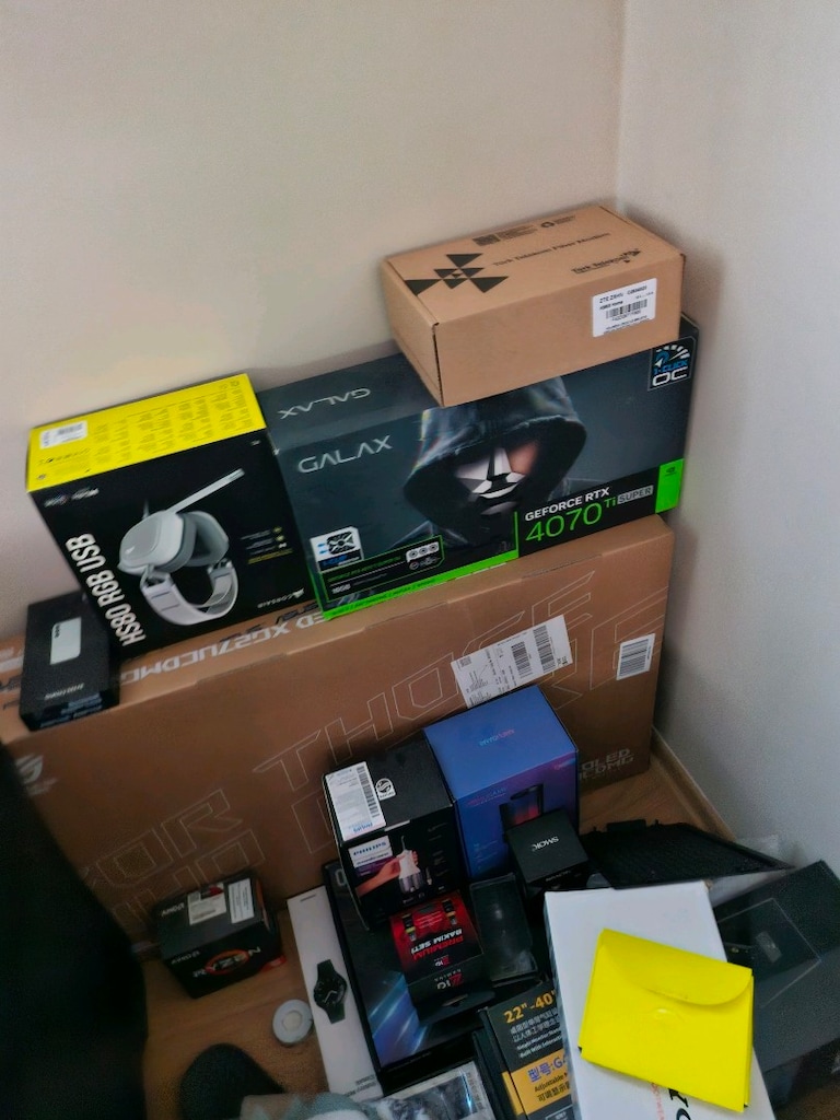 Tüm ekipmanlar dahil - Rtx 4070ti super 16gb - 32gb ram - 3.5tb ssd - 7