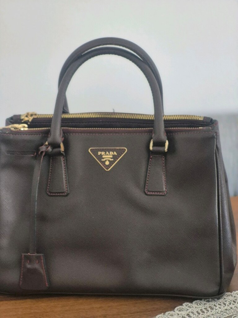 PRADA deri kol çantası