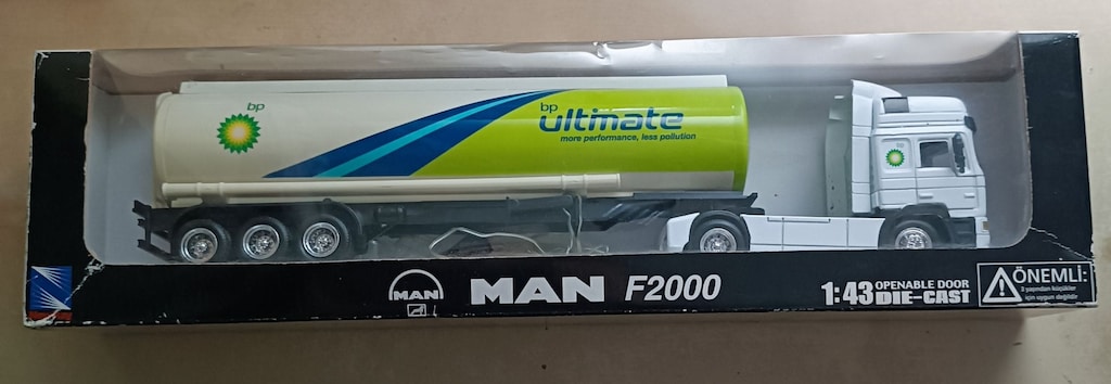 MAN F2000 1:43 model BP Tanker - 2