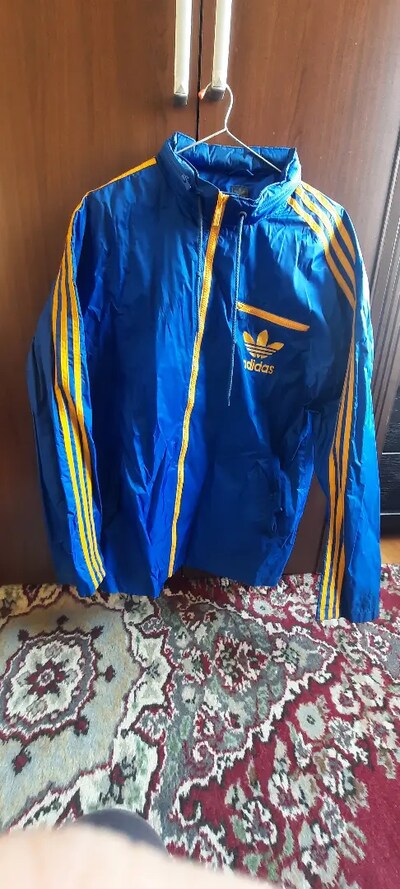 Adidas yağmurluk . Rüzgarlık