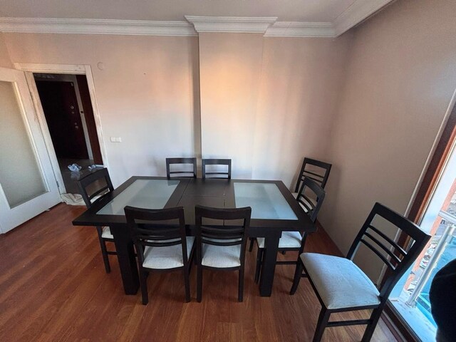 yemek masası 200x220 8 sandalyesi ile satılıktır