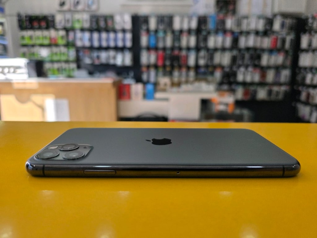 iPhone 11 Pro Max 64GB. Hatasız. Gri Renk. Pil:100 - 4