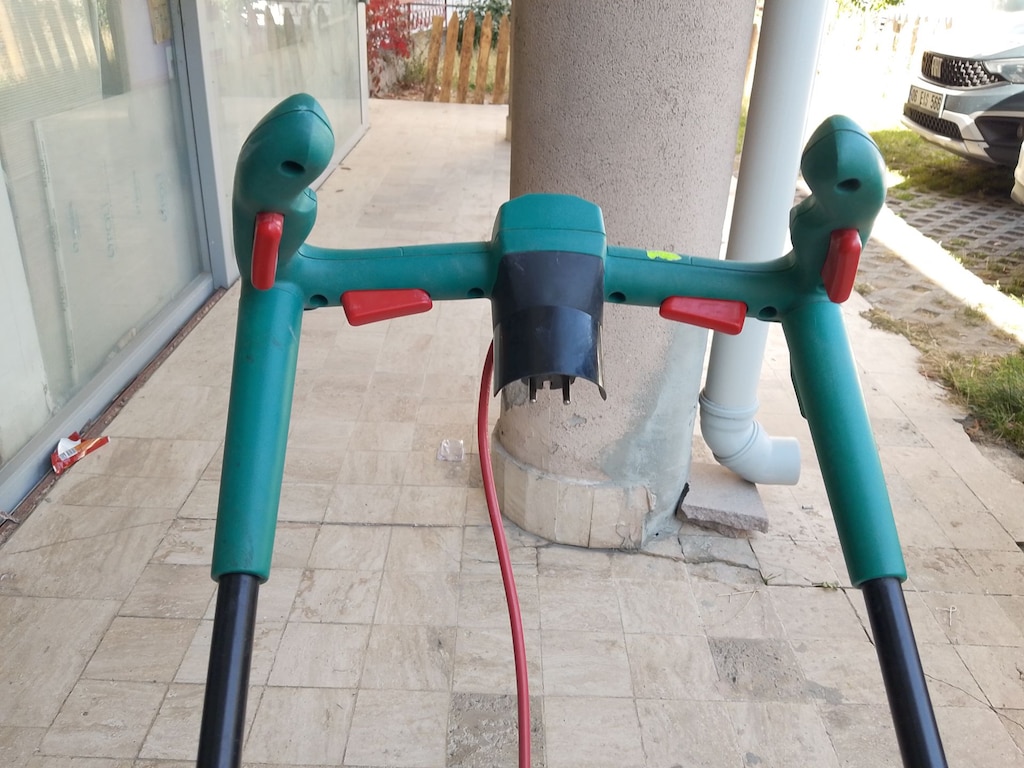 Temiz Bosch Çim Biçme makinesi - 7