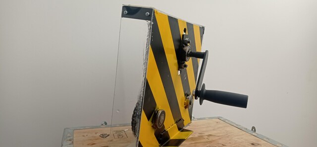 Model 1553 — El Sıkışma Simülasyonu