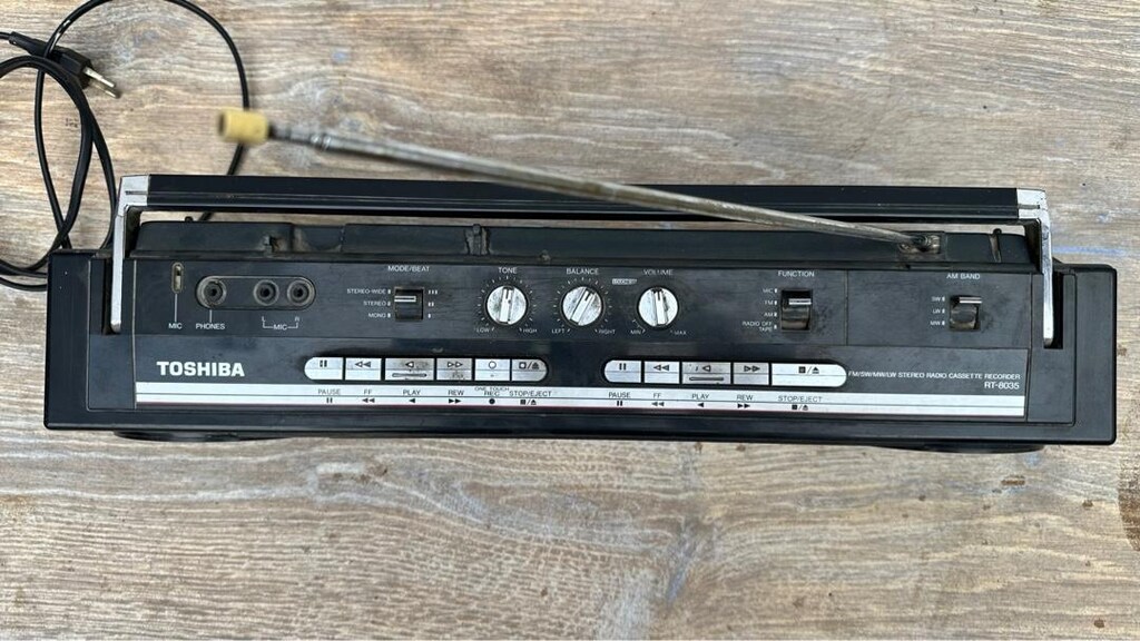 WINTAGE: TOSHIBA RT-8035 FM/SW/MW/LW stereo radio cassette recorder - 7