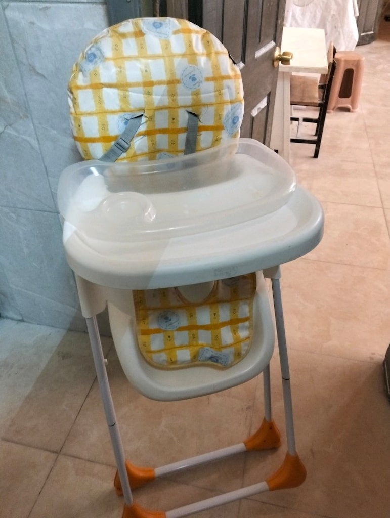 Temiz Kullanılmış Bebek Mama Sandalyesi – Çift Tepsili & Kemerli - 2