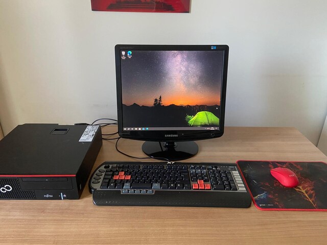 Fujitsu i5 6500 8GB DDR4 Ram 500GB HDD + 19 inc Samsung Full Set