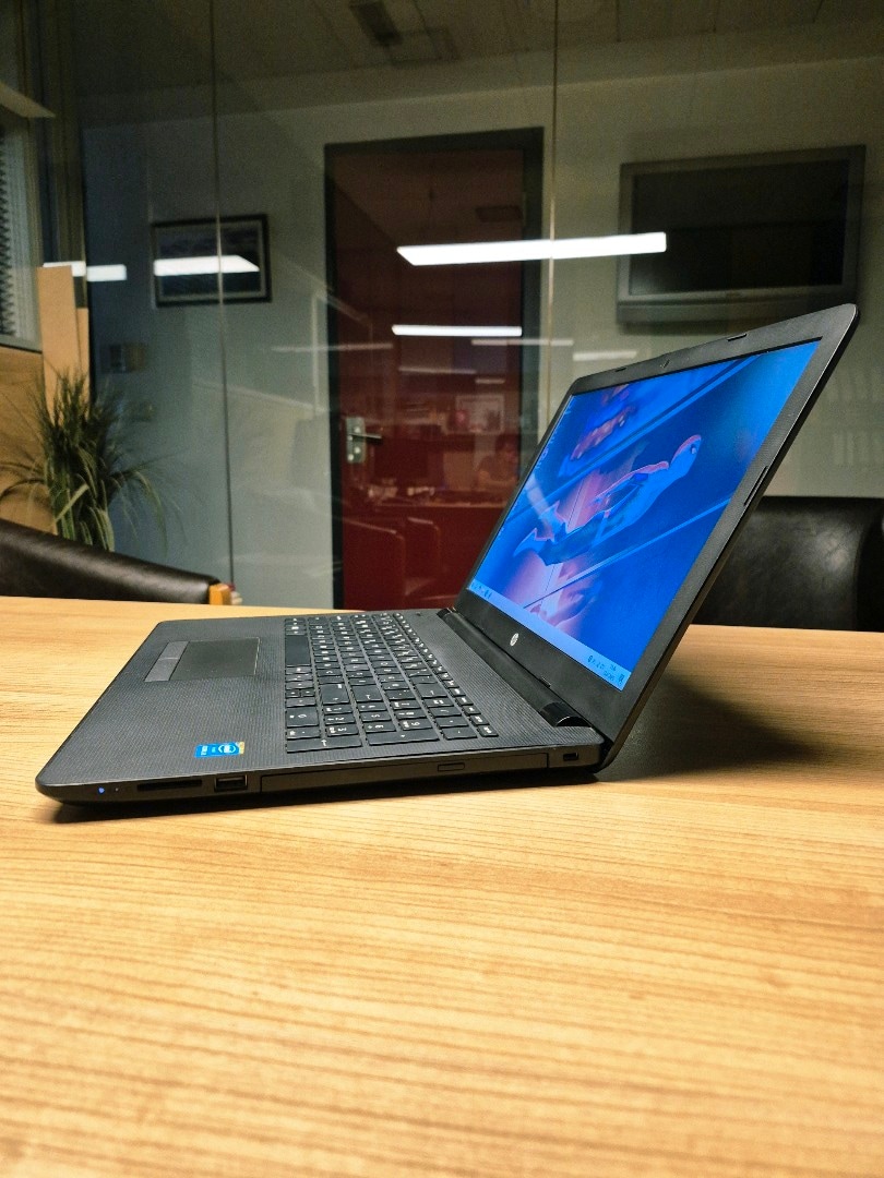 Laptop HP i3 İşlemci 8GB Ram SSD Pili Sağlam Yeni Gibi - 6