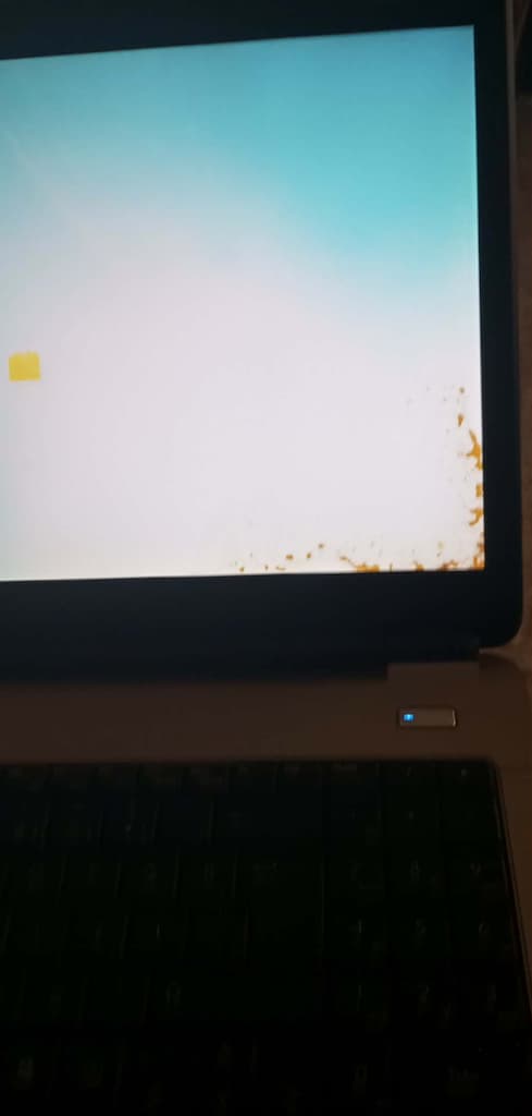CASPER NİRVANA LAPTOP EKRANIN SAĞ ALT KÖŞESİNDE PAS LEKESİ VARDIR - 7