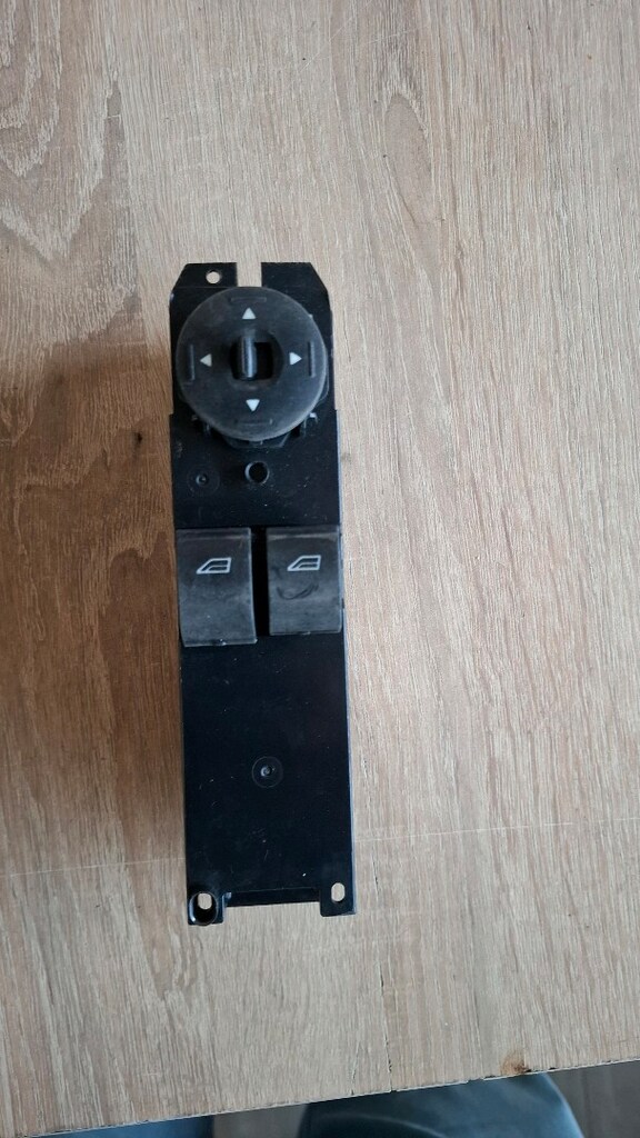 FORD TOURNEO CURİER CONNECT SOL CAM AÇMA VE AYNA KUMANDA DÜĞMELERİ - 2