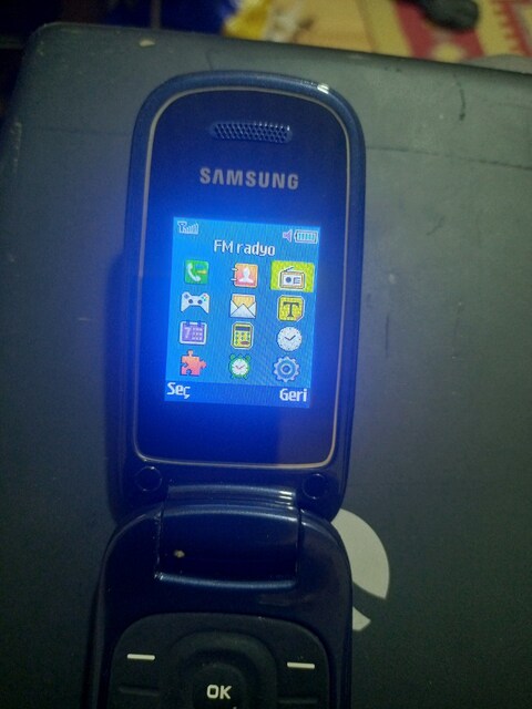 SAMSUNG SGF C260 SORUNSUZ TUŞLU KAPAKLI TELEFON