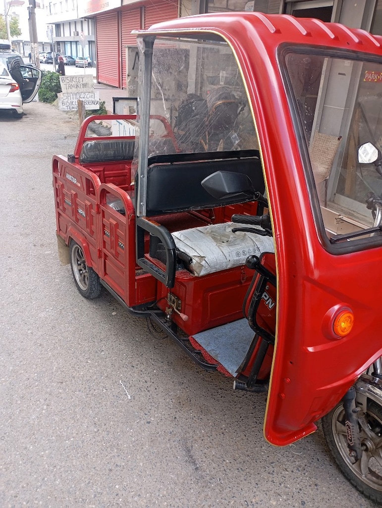 SATILIK 3 TEKERLEKLI ELEKTRIKLI MOTOR GAYET TEMİZ HER HANGİ BİR SORUN - 3