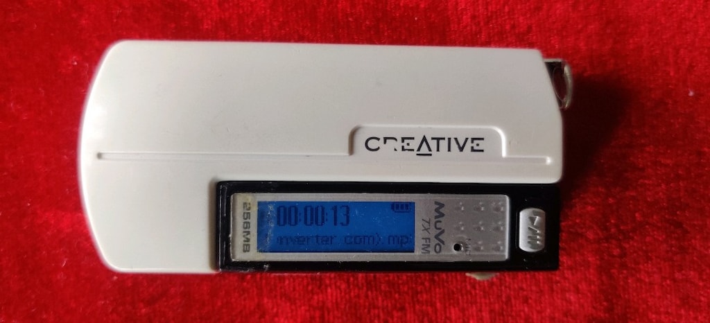 Creative MuVo TX - FM Radyo ve USB MP3 Çalar - 128 MB - Koleksiyonluk. - 3