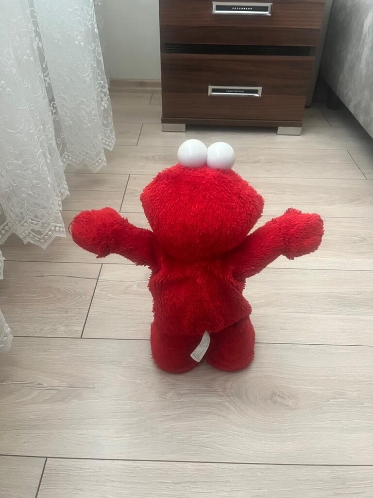 Dans Eden Şarkı Söyleyen Susam Sokağı Elmo - 2
