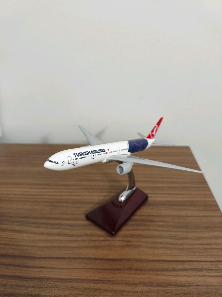 TURKİSH AİRLİNES UCL MODEL UÇAK 1/400 - 3