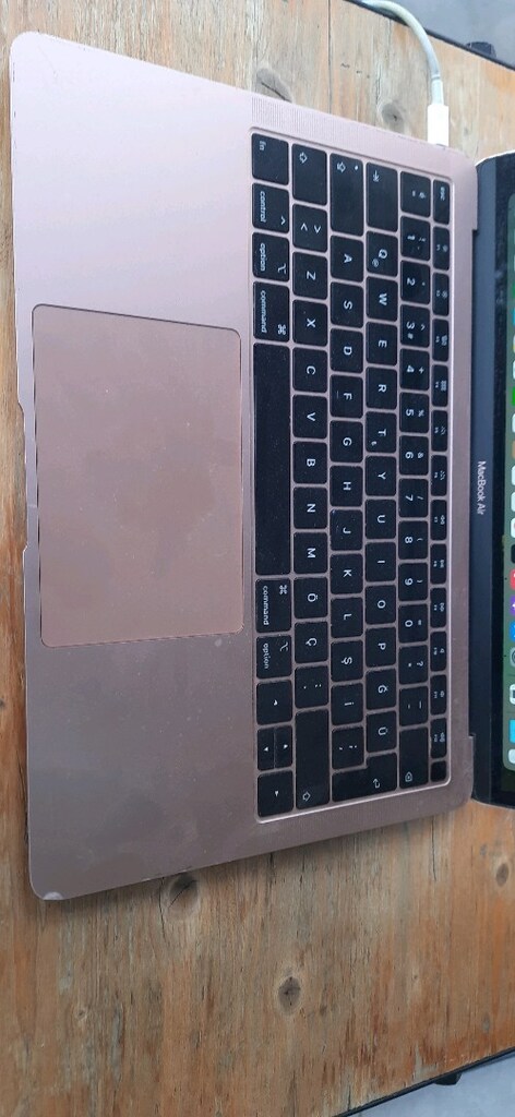 Mac Book Air - 3