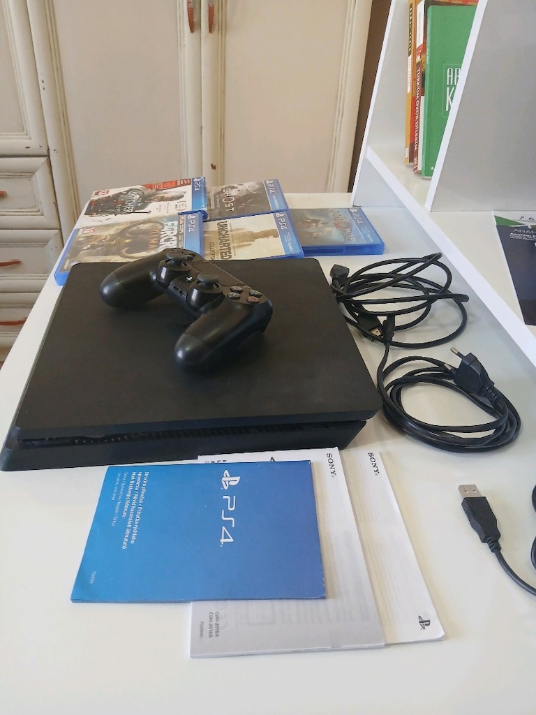 Playstation 4 Slim 1TB