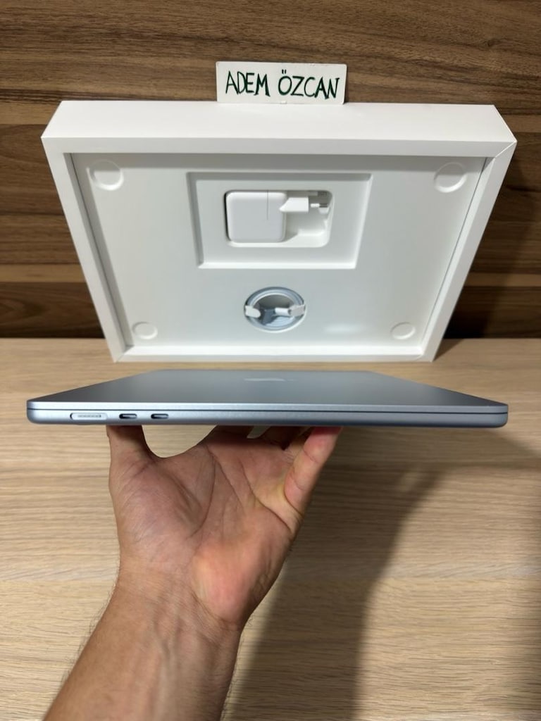 MacBook Air / M5 / 15 inç / 16 GB Ram / 512 GB Ssd - 5
