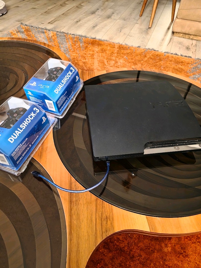 PS3 Slim + 2 Orijinal DualShock 3 Kol + 30'dan Fazla Oyun - 2