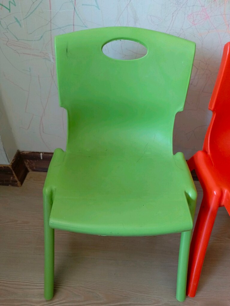 Sert plastik çocuk sandalyesi - 2