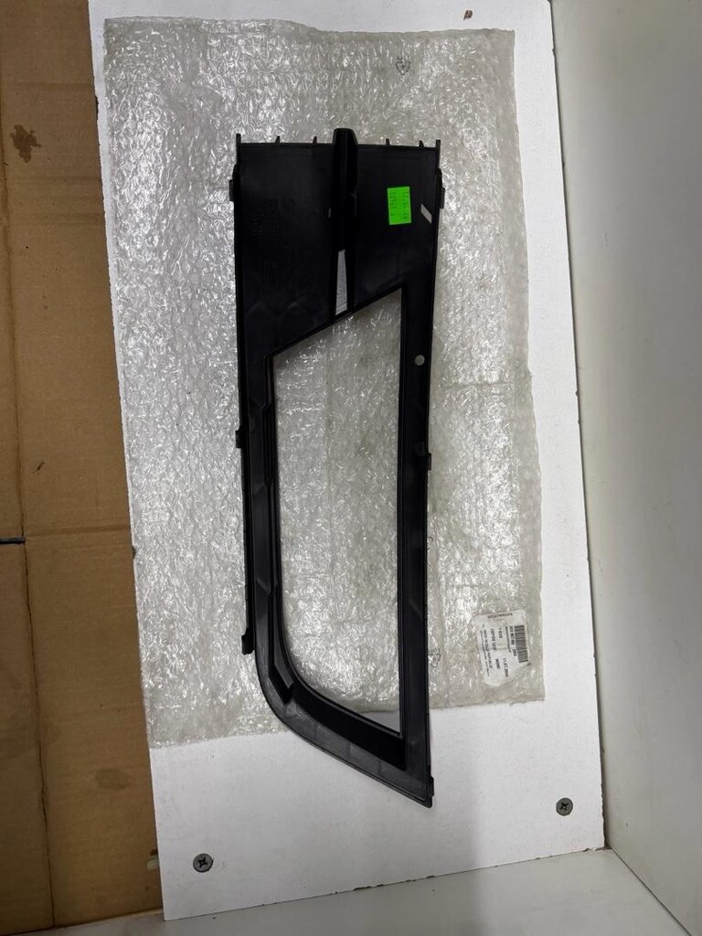 Skoda Octavia sağ sis çerçevesi 2013-2017 Sisli Kromsuz 5E08076829b9 - 2