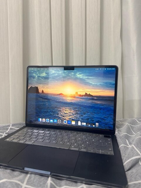 apple macbook air m2 (kutulu garantili / devir sayısı 22) sıfır gibi