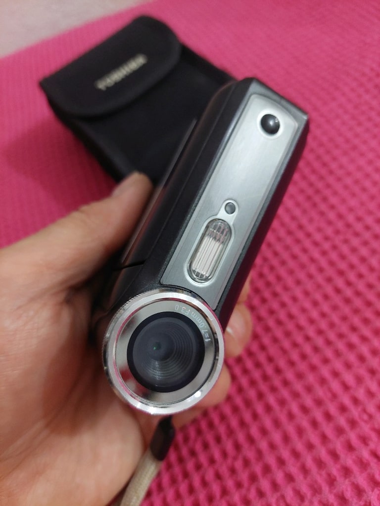 Toshiba dijital fotoğraf makinesi. Ürün arızalı ekran açılmıyor. - 4