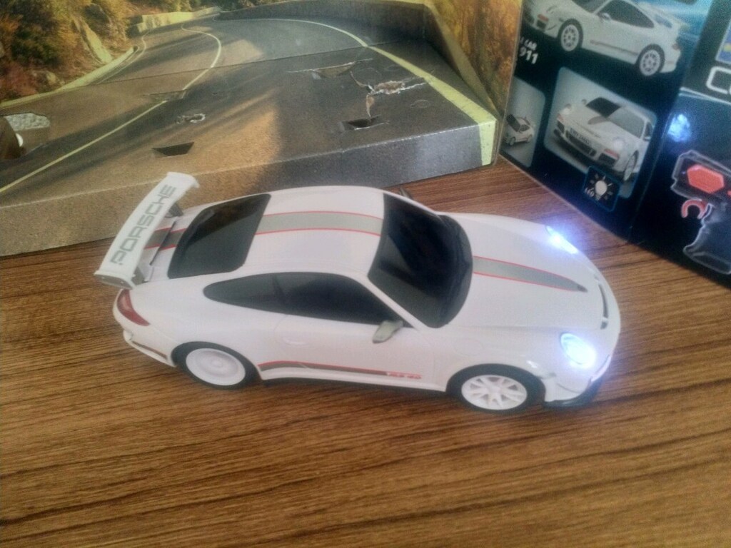 UZAKTAN KUMANDALI IŞIKLI PORSCHE 911 GTR3 RS LİSANSLI - 6