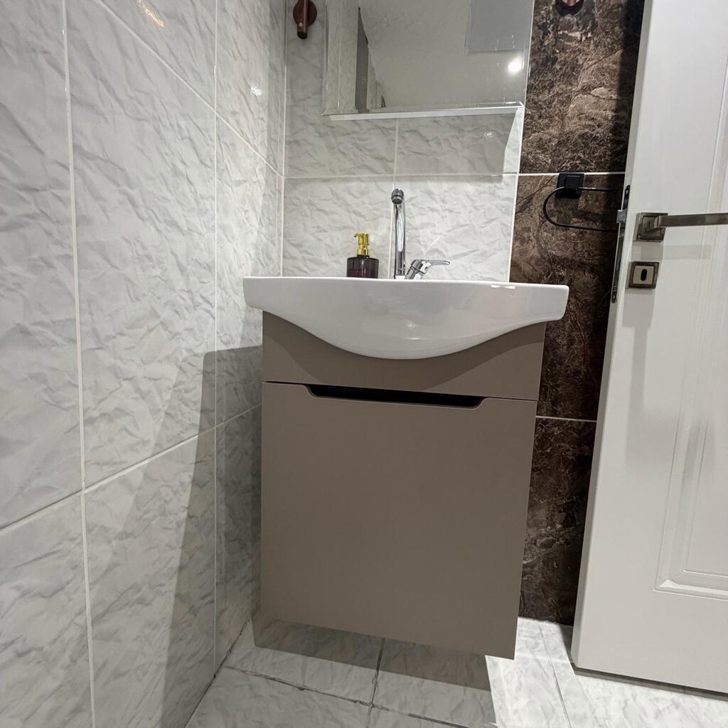 lavabo dolabi bataryası ve aynası 3 set var - 3