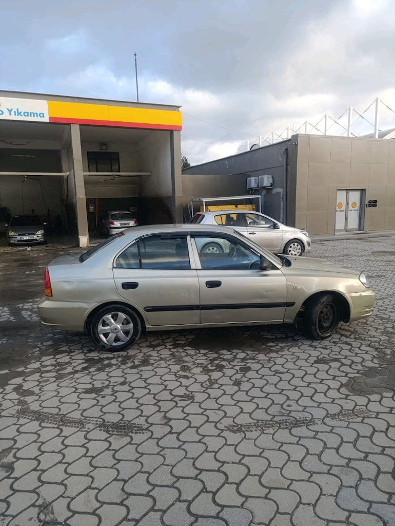 Hyundai Accent - 8
