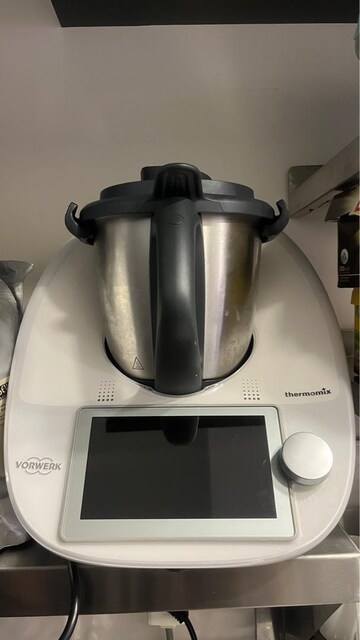 Thermomix TM6 . 2025 Şubatta alındı çok az kullanıldı temiz , çalışır.