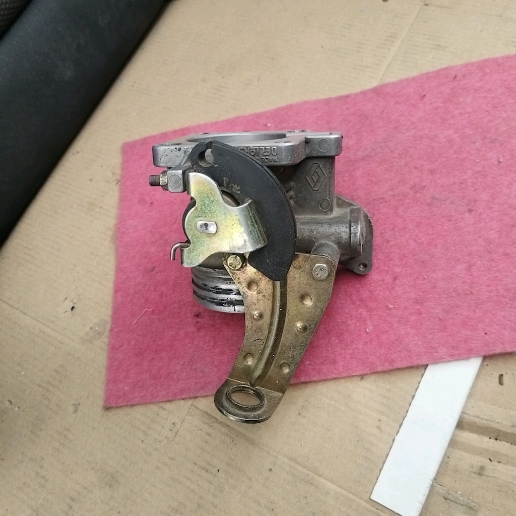 Renault Megane gaz kelebeği 1.6 8v Renault 19 gaz kelebeği 16.8v - 2