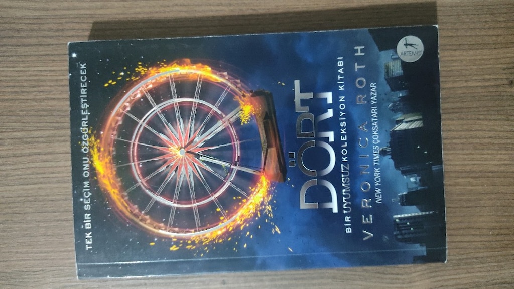Uyumsuz Kitap Serisi - 6