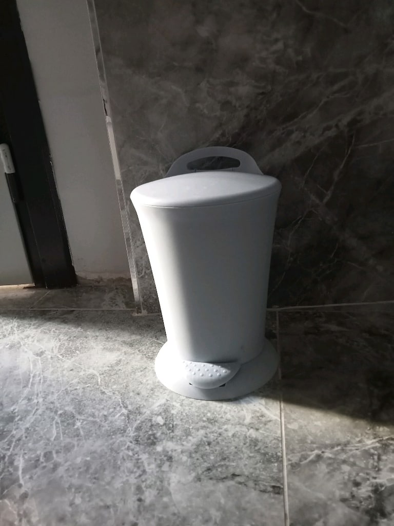 iki adet çöp kovası - 3