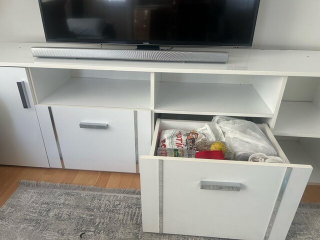 TV Ünitesi Beyaz Bol Saklama Alanlı