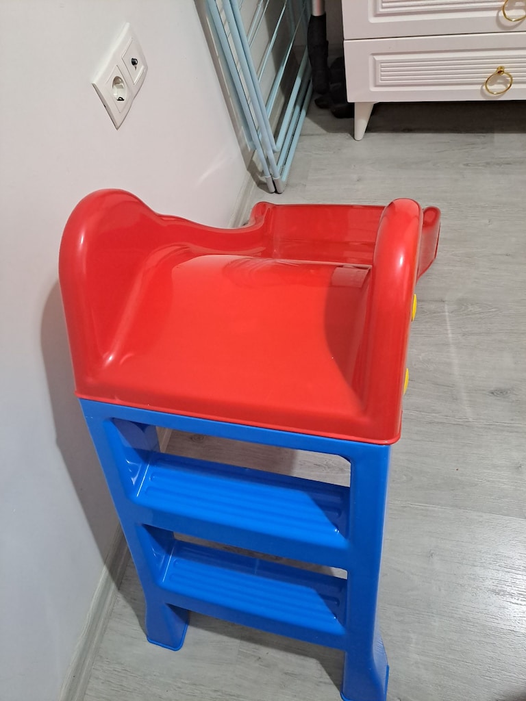 Kaydırak ilk basamakda çatlak var - 3
