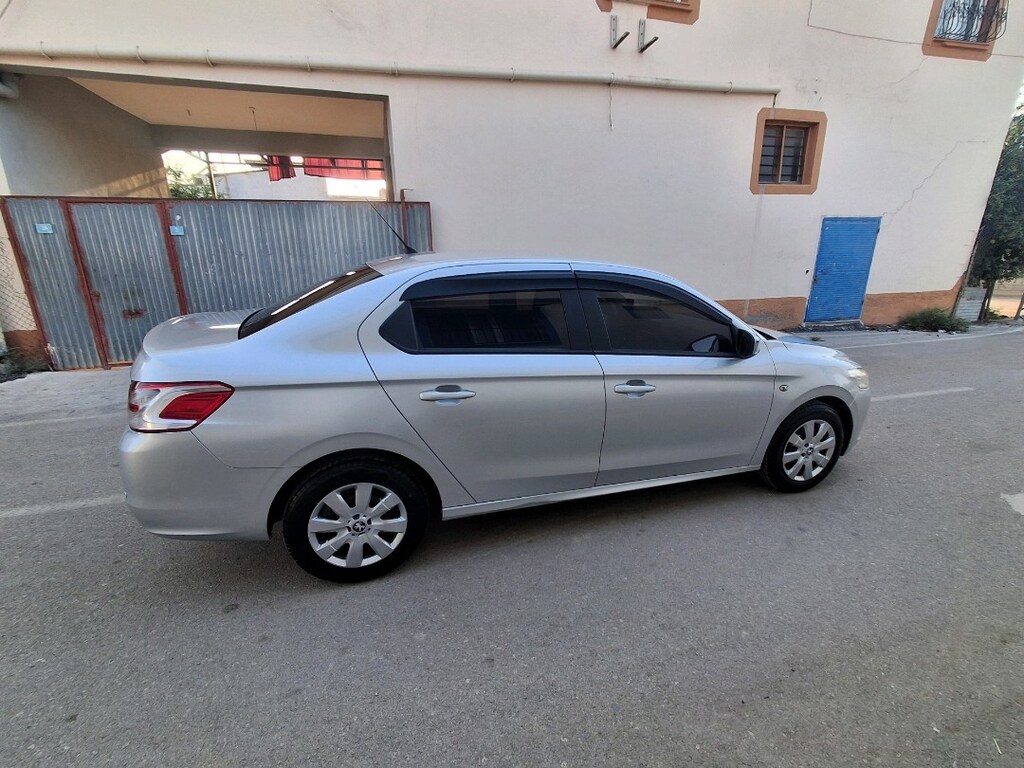 Peugeot 301 - 3