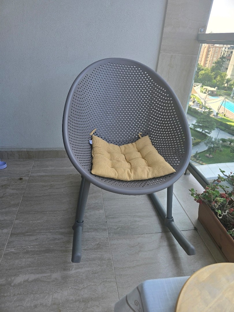 Sallanan bahçe sandalyesi