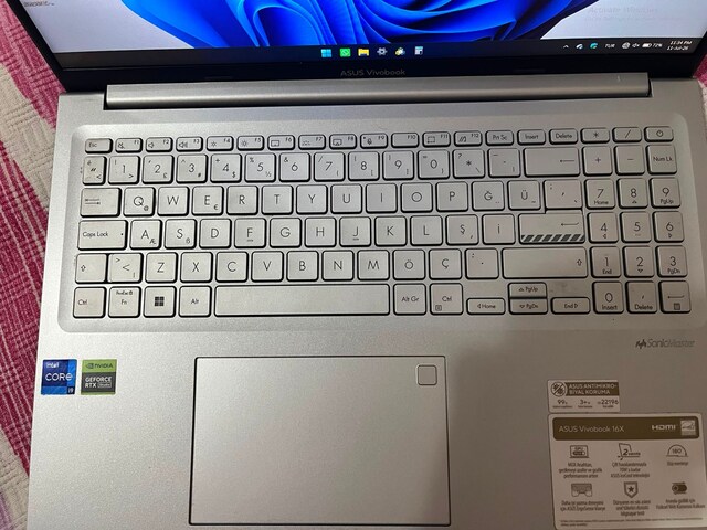 Yeni nesil donanım Oyun ve Çizim Grafik PC Bayan kullanıcıdan temiz.
