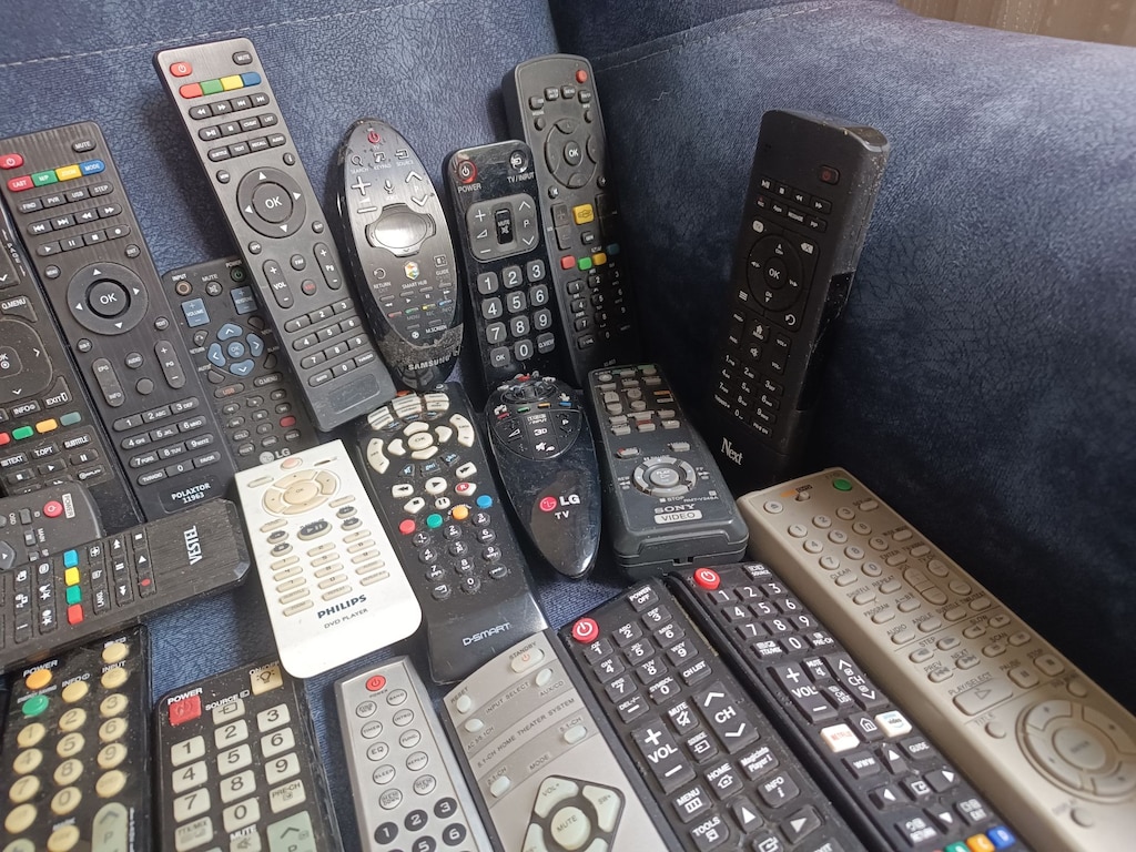 Toplu TV Kumandası - 8