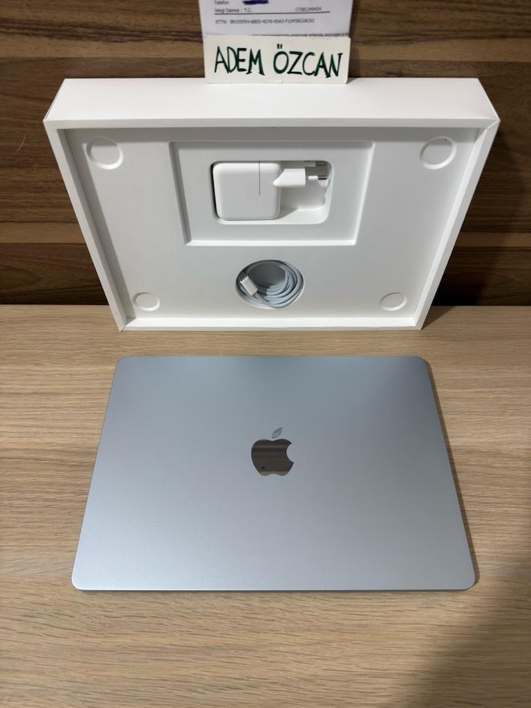 MacBook Air / M5 / 13 inç / 16 GB Ram / 512 GB Ssd - 8